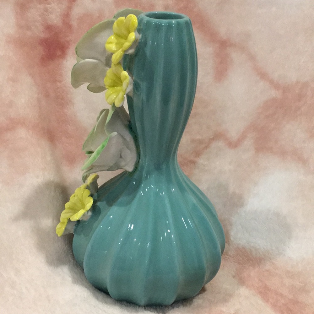 “Blooming Bright” Ceramic Bud Vase 3D ceramic Flowers NWOT 4”x6.5” Handcrafted - Picture 8 of 16